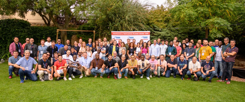 65 Años de Excelencia: Celebración Inolvidable en Ruedas Alex